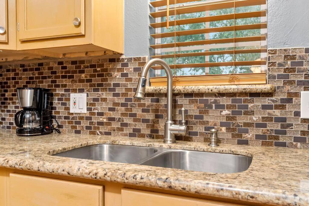 Sunnyside Retreat Apartment Bacliff Exterior foto